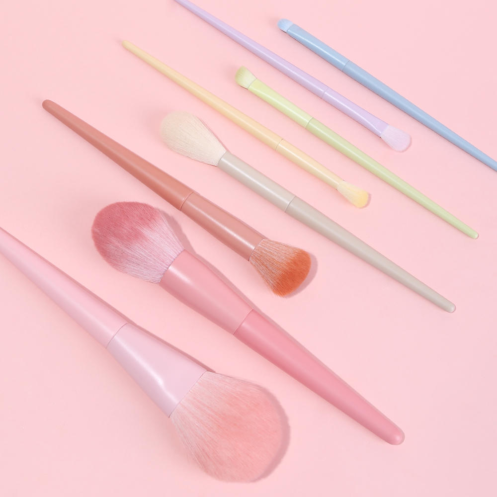 The Brush Head Area And Bristles Density Of Retractable Blush Makeup Brush Are Very Important