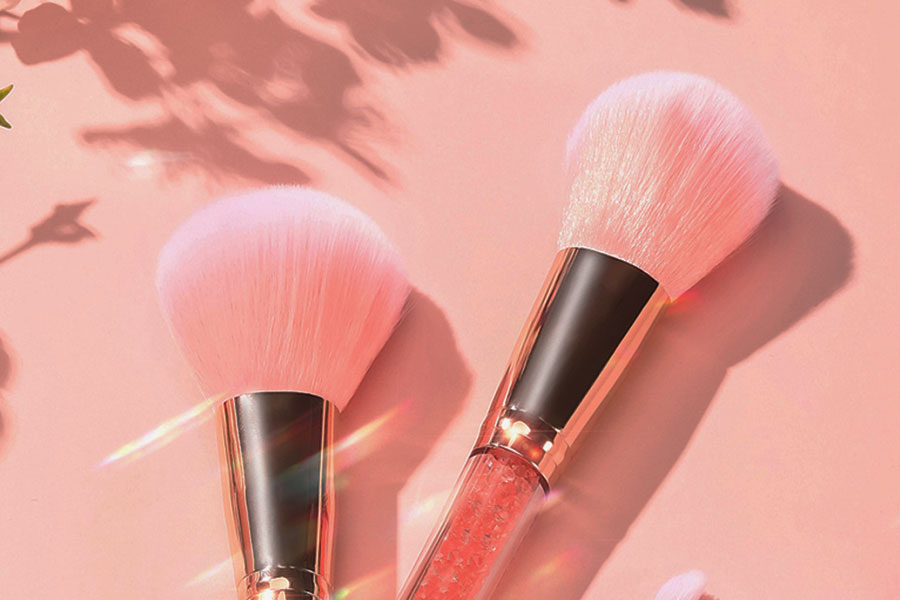 The Comfort and Skin-Friendliness of Soft Dense Bristles Makeup Brushes